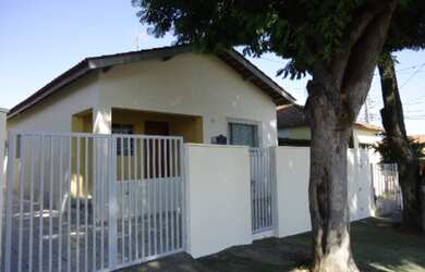 Imagem: A casa possui 2 Dormitórios, 2 Banheiros, 4 Vagas na garagem