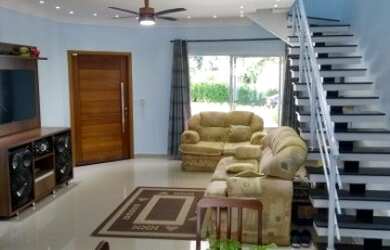 Imagem: A casa em condomínio possui 3 Dormitórios, 3 Suítes, 4 Banheiros