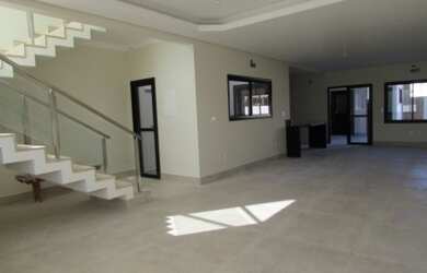 Imagem: A casa em condomínio possui 4 Dormitórios, 4 Suítes, 6 Banheiros