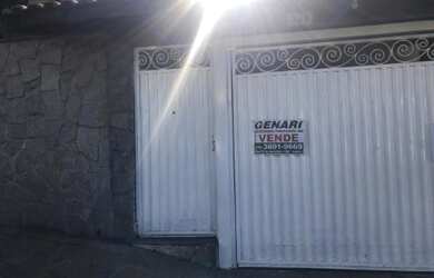 Imagem: A casa possui 3 Dormitórios, 1 Suíte, 2 Banheiros, 2 Vagas