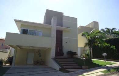 Imagem: A casa em condomínio possui 3 Dormitórios, 3 Suítes, 5 Banheiros