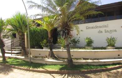 Imagem: A casa em condomínio possui 3 Dormitórios, 1 Suíte, 2 Banheiros