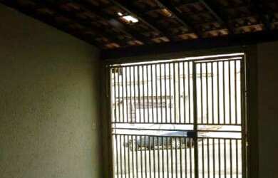 Imagem: A casa possui 3 Dormitórios, 1 Suíte, 2 Banheiros, 1 Vaga