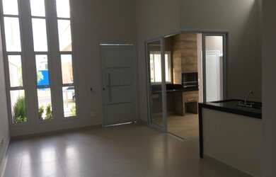 Imagem: A casa em condomínio possui 3 Dormitórios, 1 Suíte, 2 Banheiros