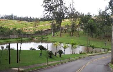 Imagem: O terreno possui 490m² de Área Privada e está localizado