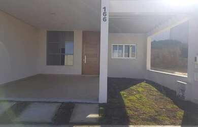 Imagem: A casa em condomínio possui 3 Dormitórios, 1 Suíte, 2 Banheiros