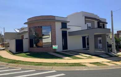 Imagem: A casa em condomínio possui 3 Dormitórios, 1 Suíte, 2 Banheiros