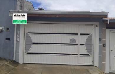 Imagem: A casa possui 3 Dormitórios, 1 Suíte, 2 Vagas na garagem e