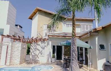 Imagem: A casa em condomínio possui 4 Dormitórios, 1 Suíte, 5 Banheiros