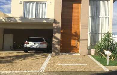 Imagem: A casa em condomínio possui 4 Dormitórios, 1 Suíte, 2 Vagas