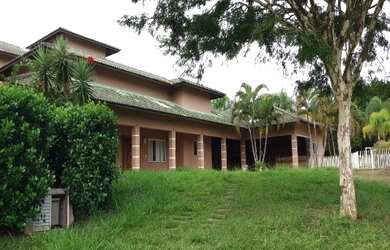 Imagem: A chácara possui 7 Dormitórios, 5 Suítes, 8 Banheiros, 6