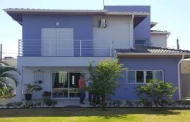 Imagem: A casa possui 3 Dormitórios, 1 Suíte, 4 Banheiros, 4 Vagas