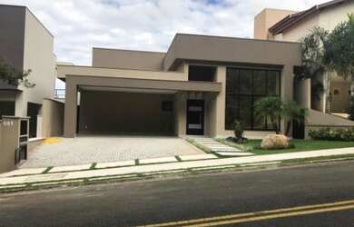 Imagem: A casa em condomínio possui 4 Dormitórios, 4 Suítes, 6 Banheiros