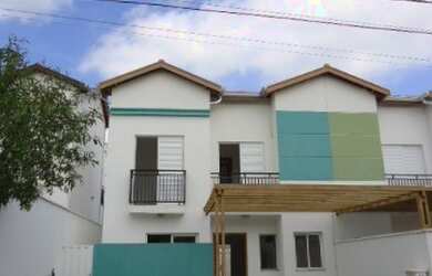 Imagem: A casa em condomínio possui 3 Dormitórios, 1 Suíte, 3 Banheiros