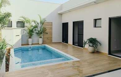 Imagem: A casa possui 3 Dormitórios, 3 Suítes, 300m² de Área e