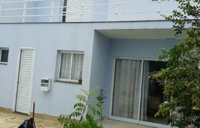 Imagem: A casa possui 3 Dormitórios, 1 Suíte, 2 Banheiros, 250m²