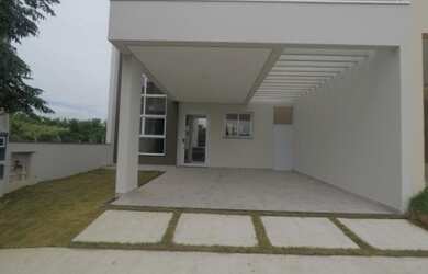 Imagem: A casa em condomínio possui 3 Dormitórios, 1 Suíte, 2 Banheiros