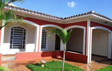 Imagem: A loja possui 3 Dormitórios, 3 Vagas na garagem e 270m² de