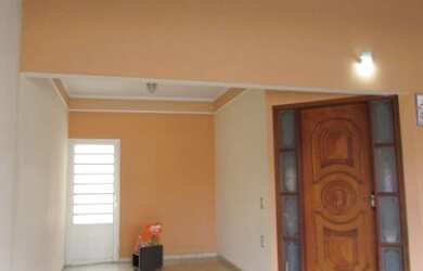 Imagem: A casa possui 3 Dormitórios, 1 Suíte, 2 Banheiros, 3 Vagas