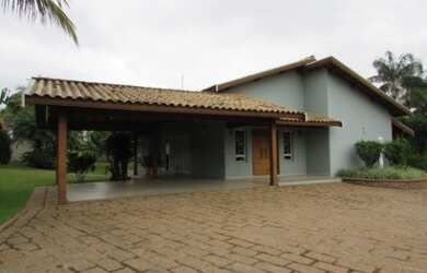 Imagem: A chácara possui 3 Dormitórios, 2 Suítes, 3 Banheiros, 4