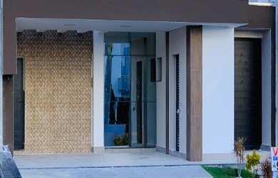 Imagem: A casa em condomínio à venda possui 3 Dormitórios, 3 Suítes