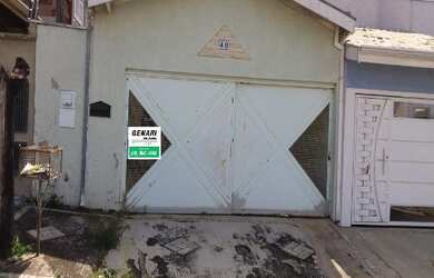 Imagem: A casa possui 2 Dormitórios, 1 Suíte, 2 Vagas na garagem