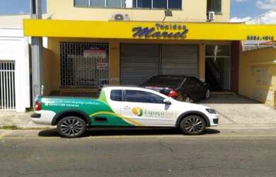 Imagem: A sala comercial para alugar possui 2 Banheiros e 3 Vagas na