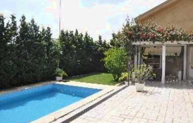 Imagem: A casa em condomínio possui 4 Dormitórios, 2 Suítes, 4 Banheiros