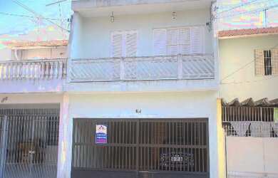 Imagem: A casa possui 2 Dormitórios, 2 Banheiros, 2 Vagas na garagem