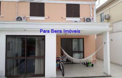 Imagem: A casa possui 4 Dormitórios, 4 Banheiros, 4 Vagas na garagem