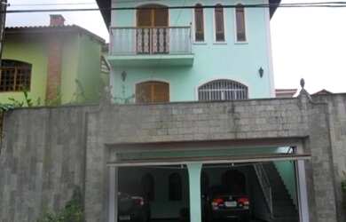 Imagem: A casa possui 4 Dormitórios, 2 Suítes, 6 Banheiros, 6 Vagas