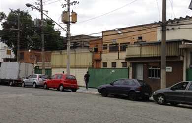 Imagem: O depósito possui 5 Banheiros, 10 Vagas na garagem, 1.700m²