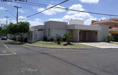 Imagem: A casa em condomínio possui 3 Dormitórios, 3 Suítes, 5 Banheiros