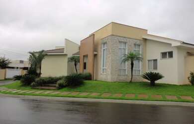 Imagem: A casa em condomínio possui 3 Dormitórios, 3 Suítes, 2 Banheiros