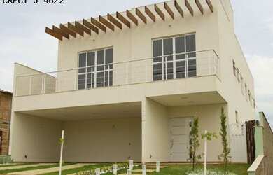 Imagem: A casa em condomínio possui 4 Dormitórios, 4 Suítes, 1 Banheiro