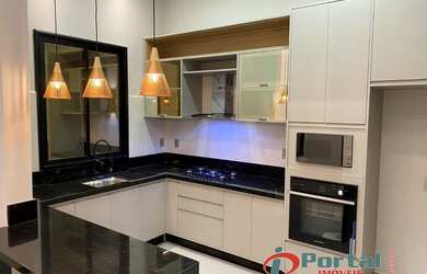 Imagem: A casa possui 2 Dormitórios, 1 Suíte, 2 Banheiros, 2 Vagas