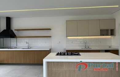 Imagem: A casa em condomínio possui 3 Dormitórios, 3 Suítes, 4 Banheiros