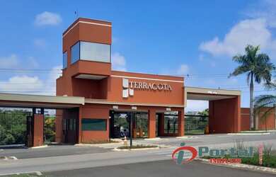 Imagem: O terreno possui 1031m² de Área Privada e está localizado