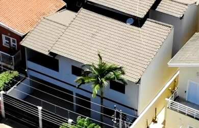 Imagem: A casa possui 4 Dormitórios, 1 Suíte, 3 Banheiros, 360m²