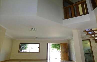 Imagem: A casa em condomínio possui 5 Dormitórios, 3 Banheiros, 4