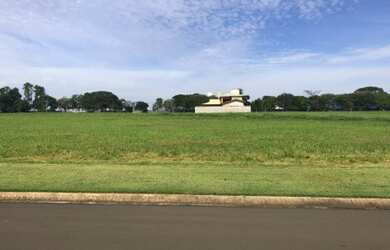 Imagem: O terreno possui 830m² de Área Privada e está localizado