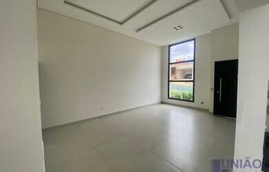 Imagem: A casa em condomínio possui 3 Dormitórios, 3 Suítes, 4 Banheiros