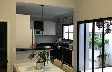 Imagem: A casa em condomínio possui 3 Dormitórios, 1 Suíte, 2 Banheiros