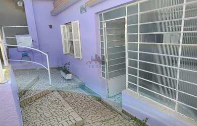 Imagem: A casa possui 3 Dormitórios, 2 Banheiros, 1 Vaga na garagem