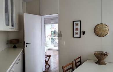 Imagem 7: 3 dormitórios, 3 suíte, 5 banheiro, 3 vagas na garagem, 198M² de Área...