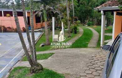 Imagem: A chácara possui 5 Dormitórios, 3 Banheiros, 6 Vagas na garagem