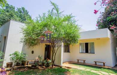 Imagem: A casa em condomínio possui 4 Dormitórios, 3 Suítes, 5 Banheiros