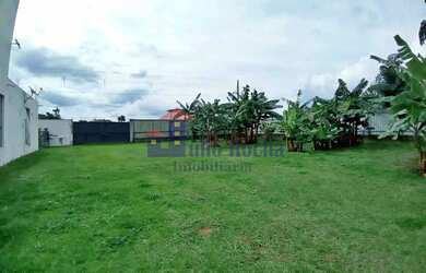 Imagem: O terreno possui 900m² de Área Privada e está localizado