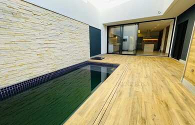 Imagem: A casa em condomínio possui 3 Dormitórios, 3 Suítes, 5 Banheiros