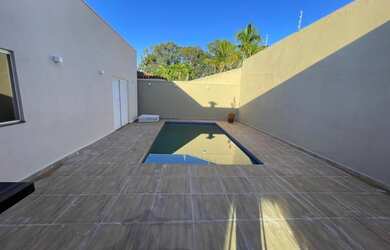 Imagem: A casa possui 3 Dormitórios, 3 Suítes, 4 Banheiros, 3 Vagas